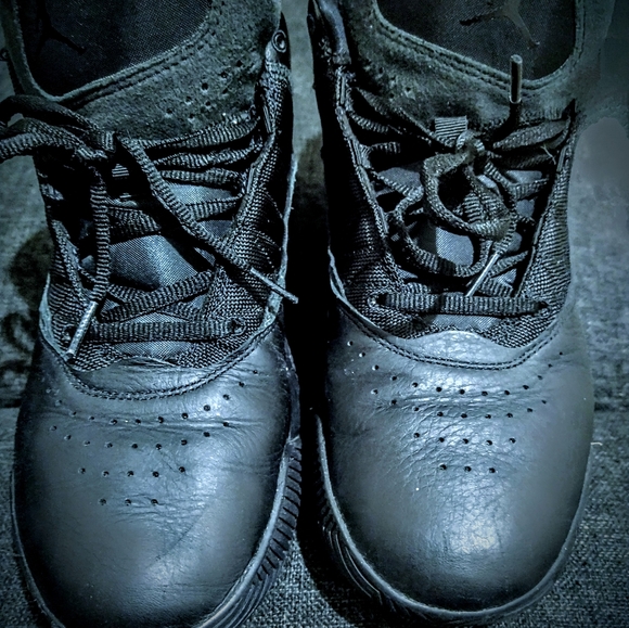 Jordans Stay Loyal - Picture 4 of 5